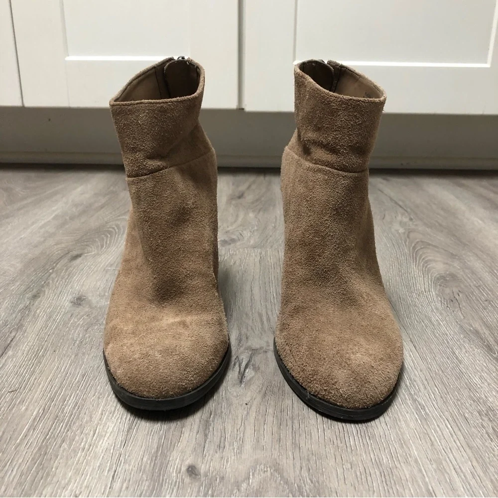 BCBGeneration Size 7.5 Booties Kleina Boots Tan Suede Ankle Leather Heeled Shoes